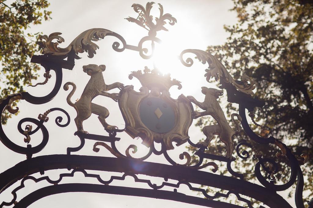Chateau De Pierreclos Екстериор снимка